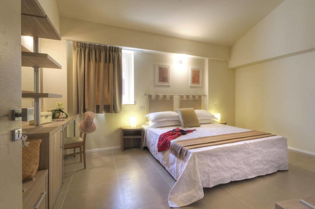 Palazzo Ruschioni Boutique Hotel Камерано Екстер'єр фото